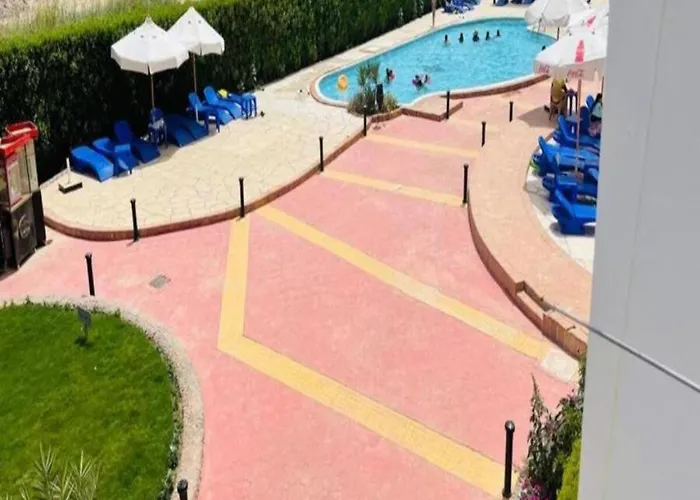 Apartment Steps From & Near Airport Furnteched, Kitchenette, Full Free Wifi Hurghada
