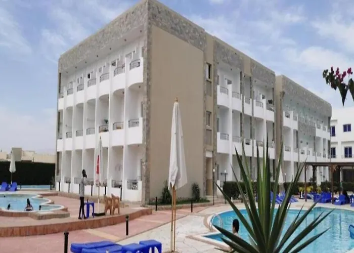 Steps From & Near Airport Furnteched, Kitchenette, Full Free Wifi * Hurghada
