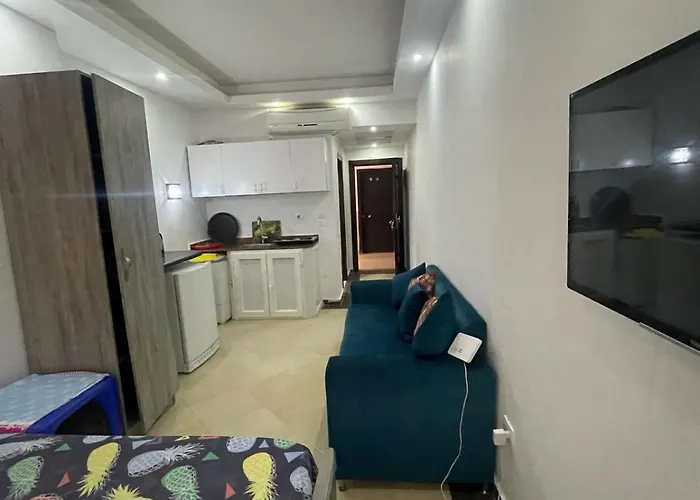 Apartment Steps From & Near Airport Furnteched, Kitchenette, Full Free Wifi