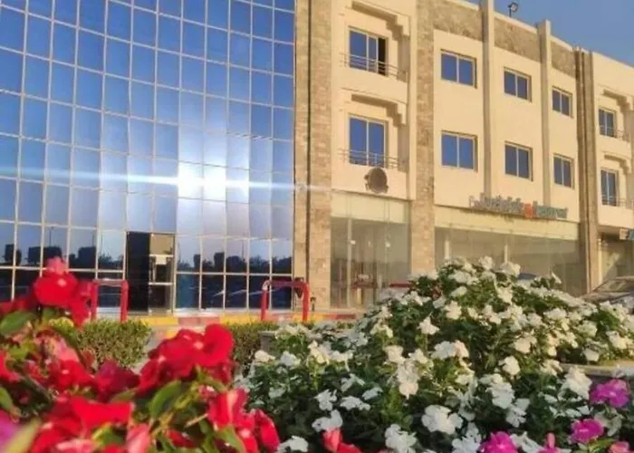 Apartment Steps From & Near Airport Furnteched, Kitchenette, Full Free Wifi