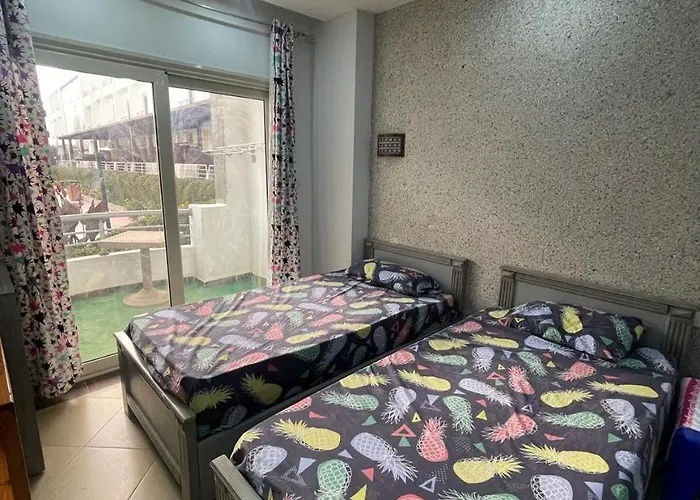 Apartment Steps From & Near Airport Furnteched, Kitchenette, Full Free Wifi *
