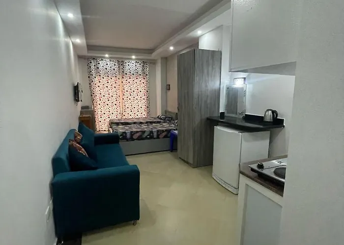 Steps From & Near Airport Furnteched, Kitchenette, Full Free Wifi