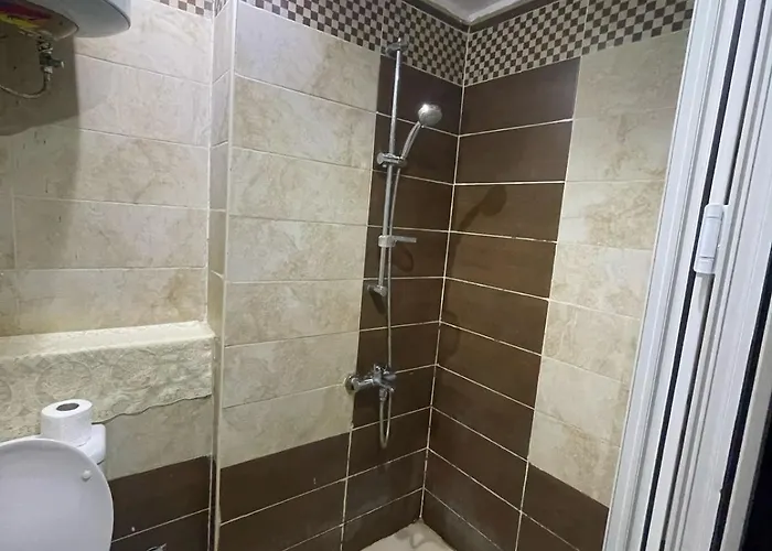 Apartment Steps From & Near Airport Furnteched, Kitchenette, Full Free Wifi Hurghada