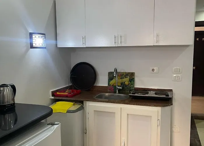 Steps From & Near Airport Furnteched, Kitchenette, Full Free Wifi Hurghada