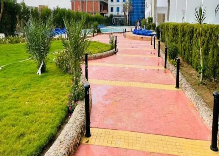 Steps From & Near Airport Furnteched, Kitchenette, Full Free Wifi * Hurghada