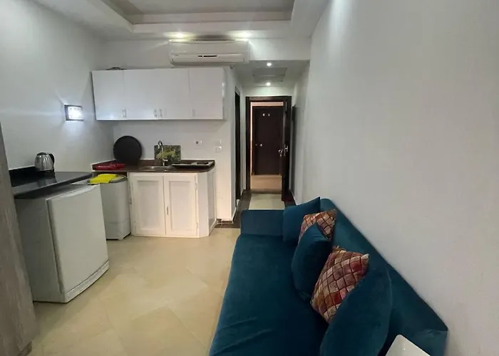 Steps From & Near Airport Furnteched, Kitchenette, Full Free Wifi Hurghada
