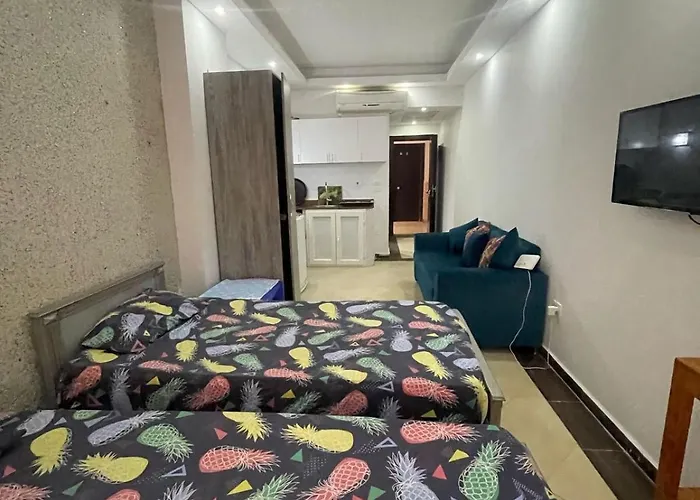 Steps From & Near Airport Furnteched, Kitchenette, Full Free Wifi
