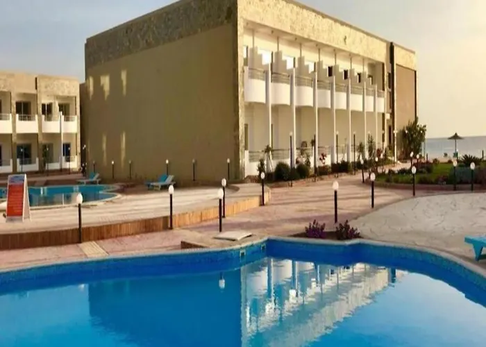 Apartment Steps From & Near Airport Furnteched, Kitchenette, Full Free Wifi