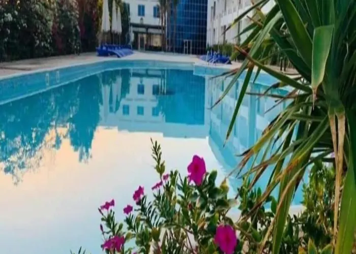 Steps From & Near Airport Furnteched, Kitchenette, Full Free Wifi Hurghada